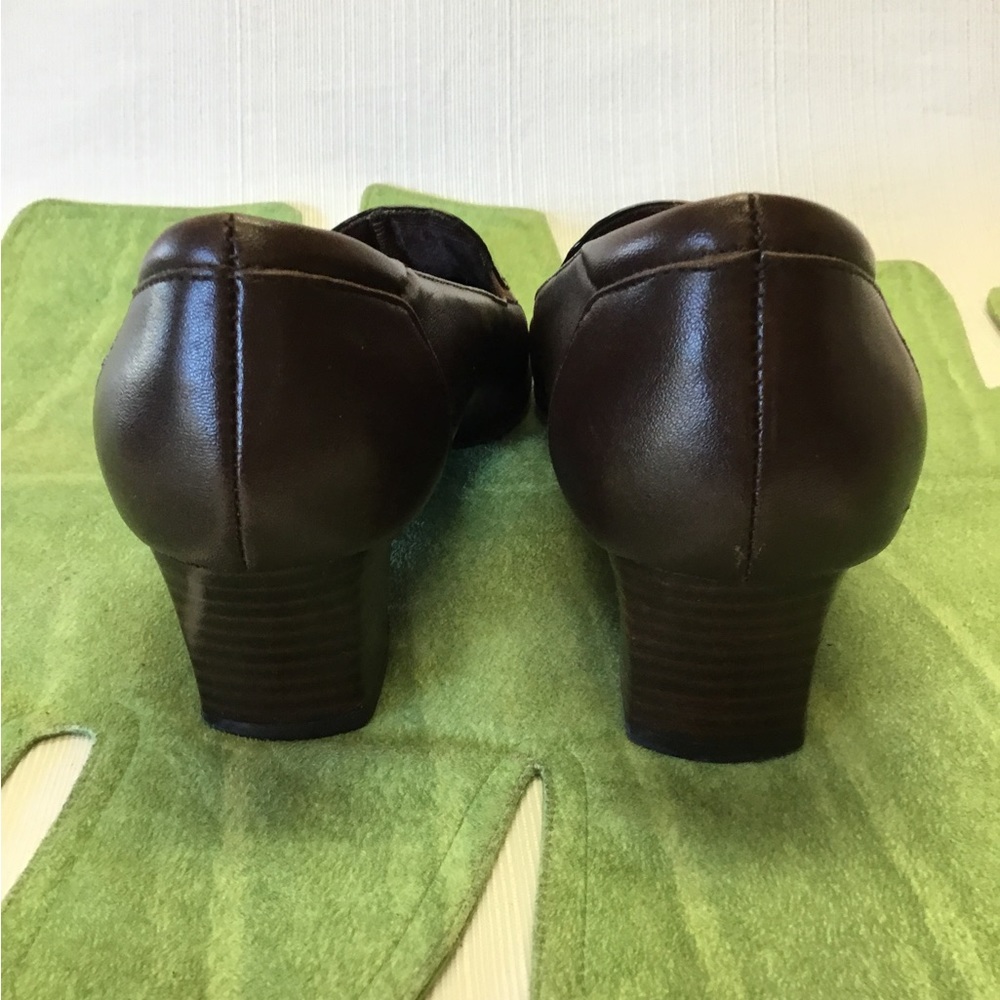 Trotters Brown Low Heels(2”) - Picture 5 of 9